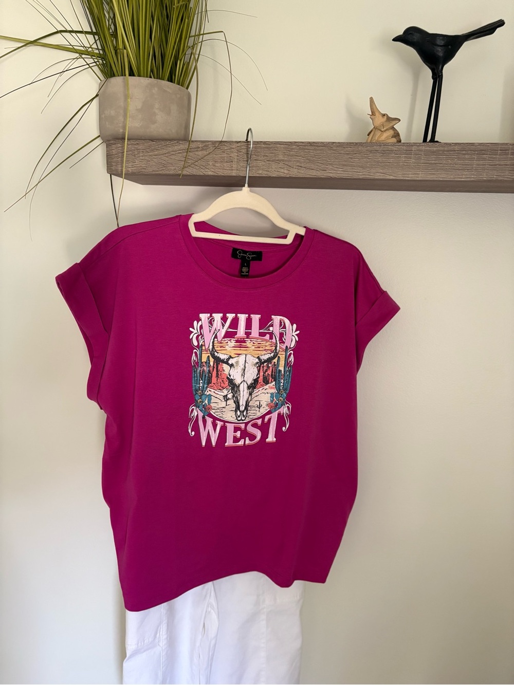 Jessica Simpson Fuchsia Graphic Tee with Desert Skull Print nwt large